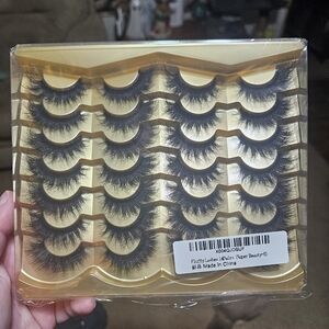 NWT! 14 Pairs Fluffy Black Soft Lashes!